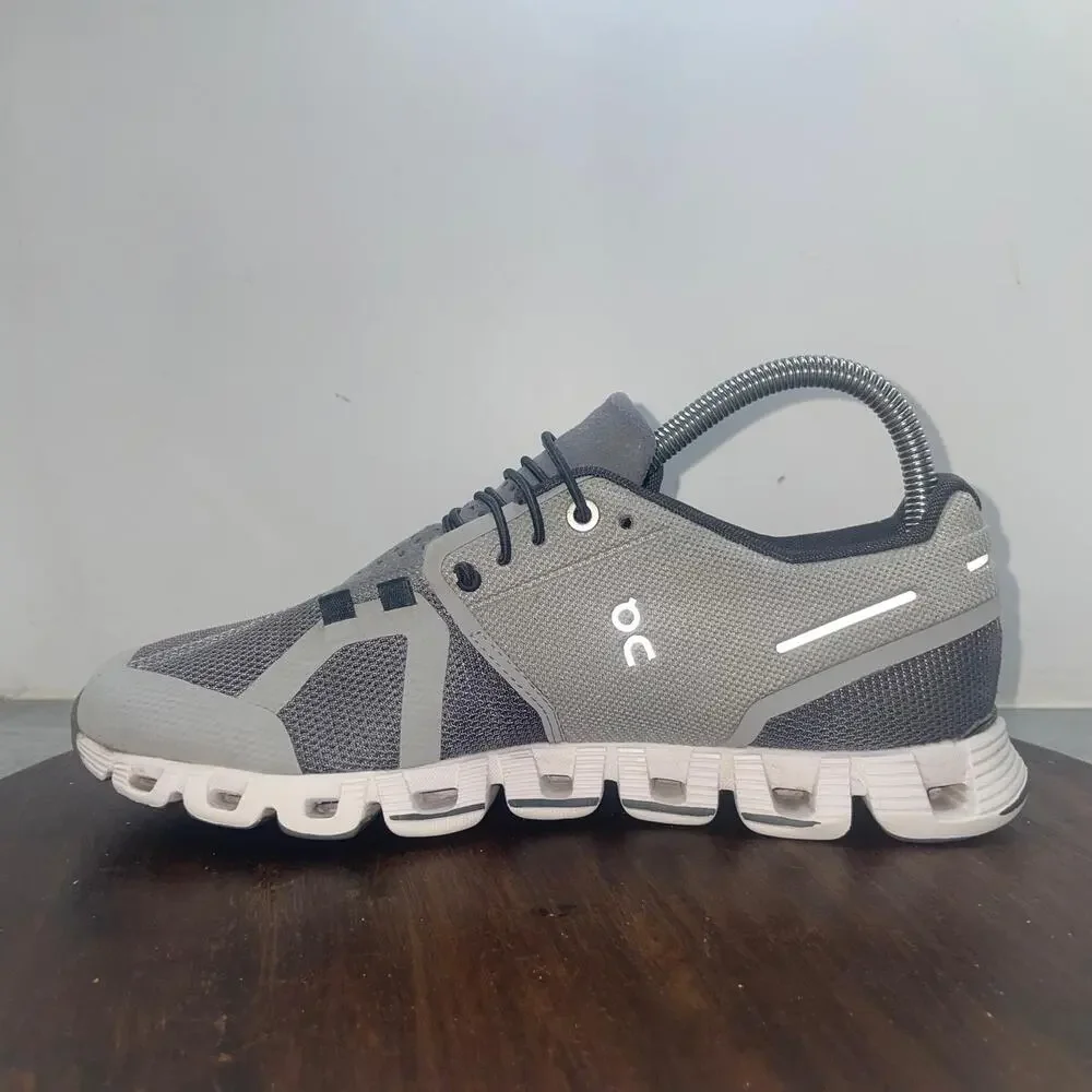 On Cloud 5 Womens Size 7 Gray White Athletic Running Walking Shoes Sneakers